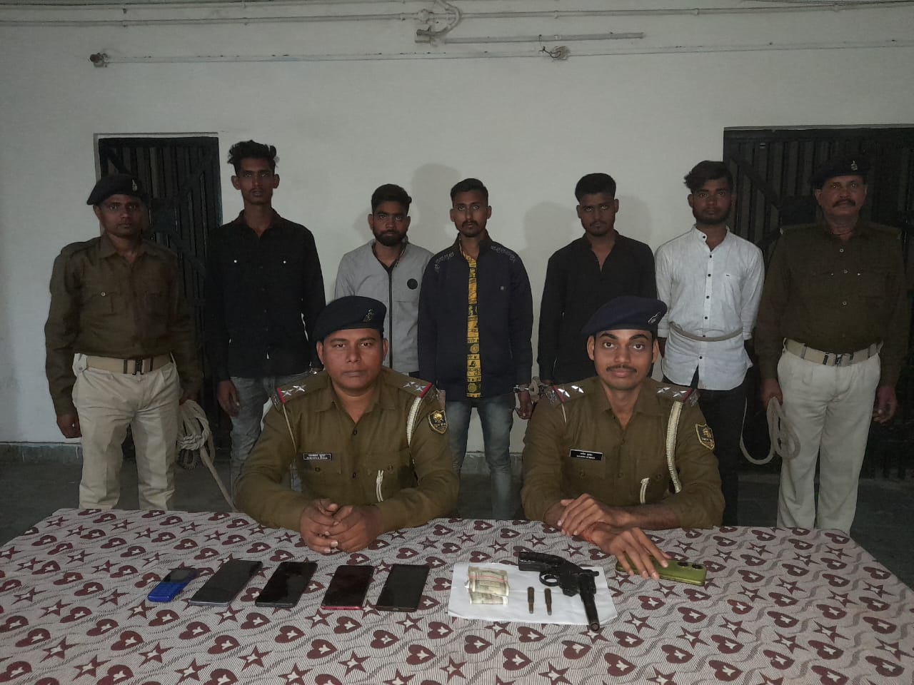 अपराध की योजना बना रहे पांच अपराधी गिरफ्तार, पुलिस ने भेजा जेल